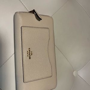 Zip around wallet